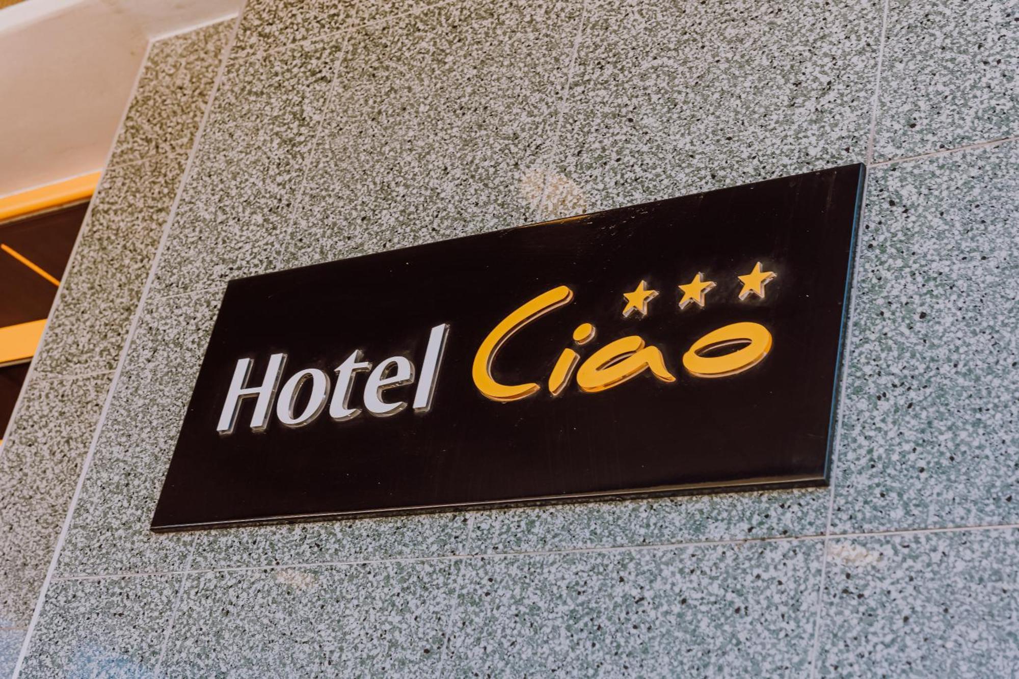 Hotel Ciao Targu Mures Exterior foto
