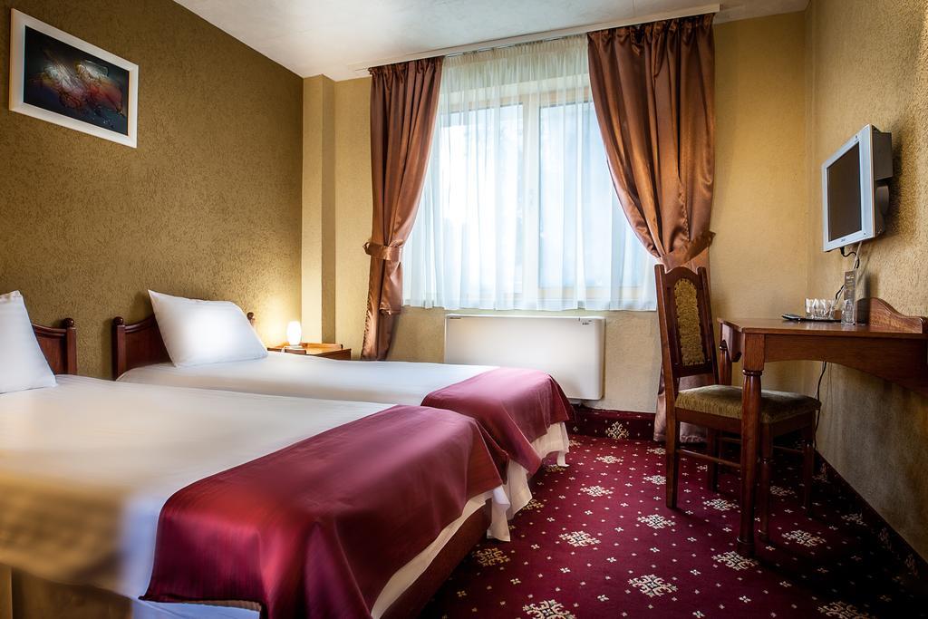 Hotel Ciao Targu Mures Exterior foto