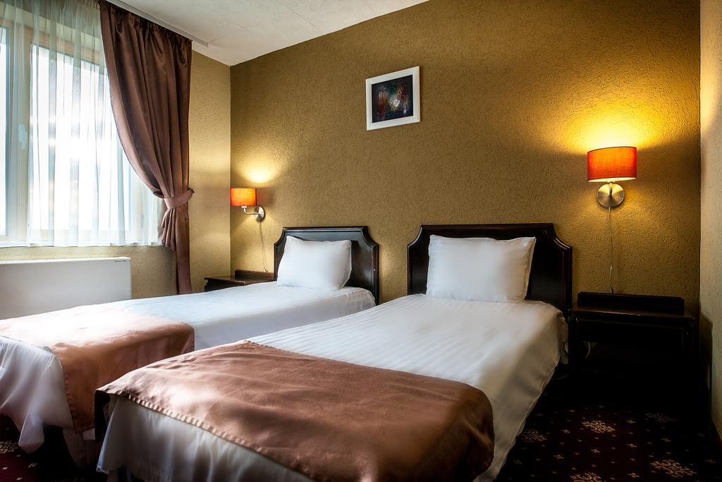 Hotel Ciao Targu Mures Exterior foto