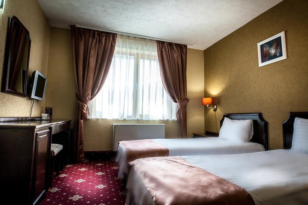 Hotel Ciao Targu Mures Exterior foto
