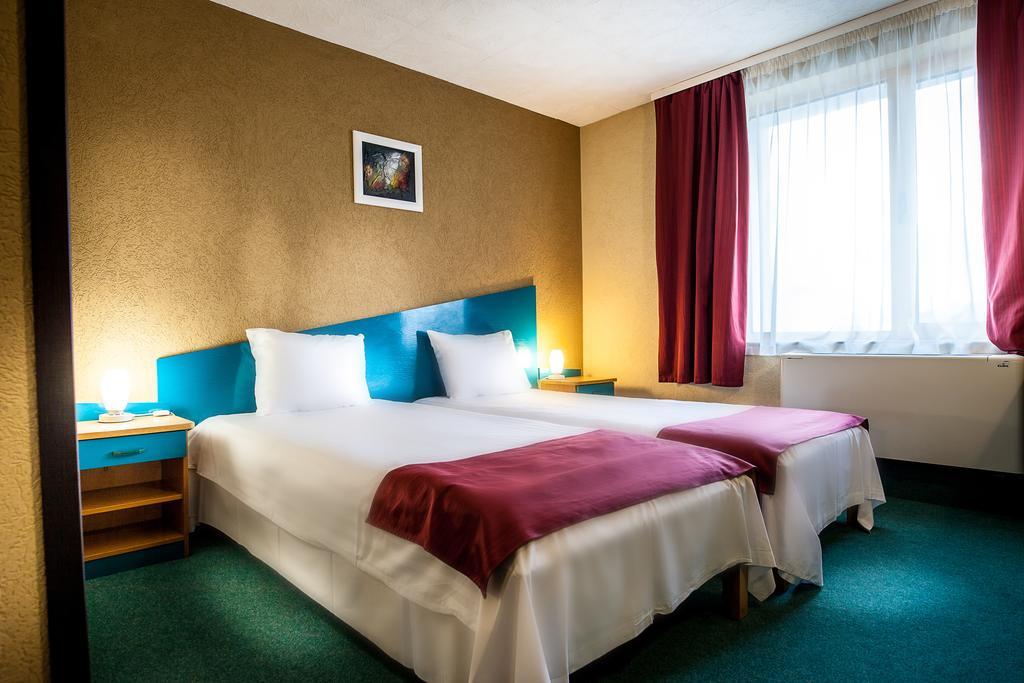 Hotel Ciao Targu Mures Exterior foto